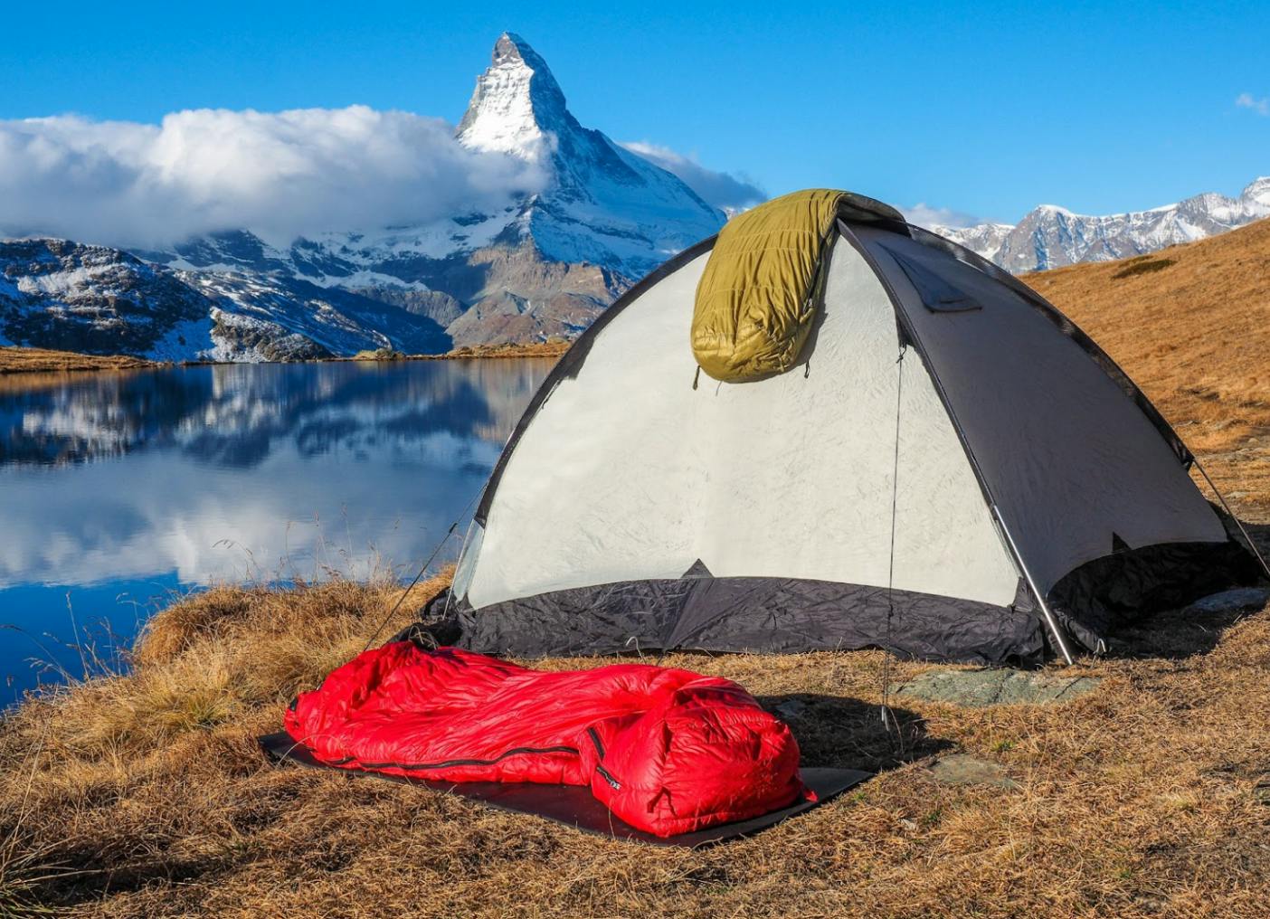 Camping bag. Швейцарская палатка. Спальный мешок. Палатка Swiss Mountain. Кемпинг в Церматте.