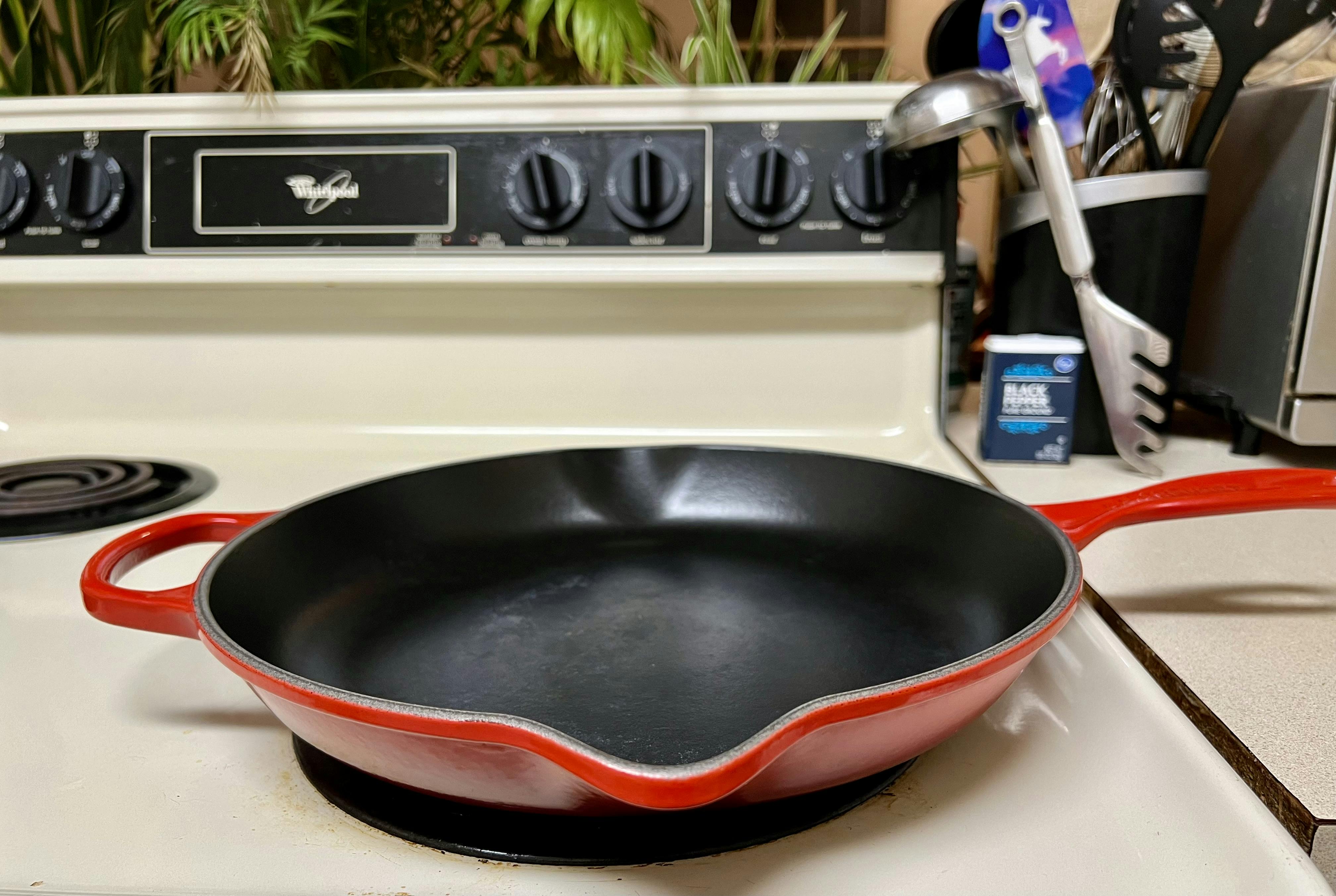 The Ultimate Comparison Guide Between Cast Iron and Ceramic Coated Cast Iron  Cookware, Tastylicious