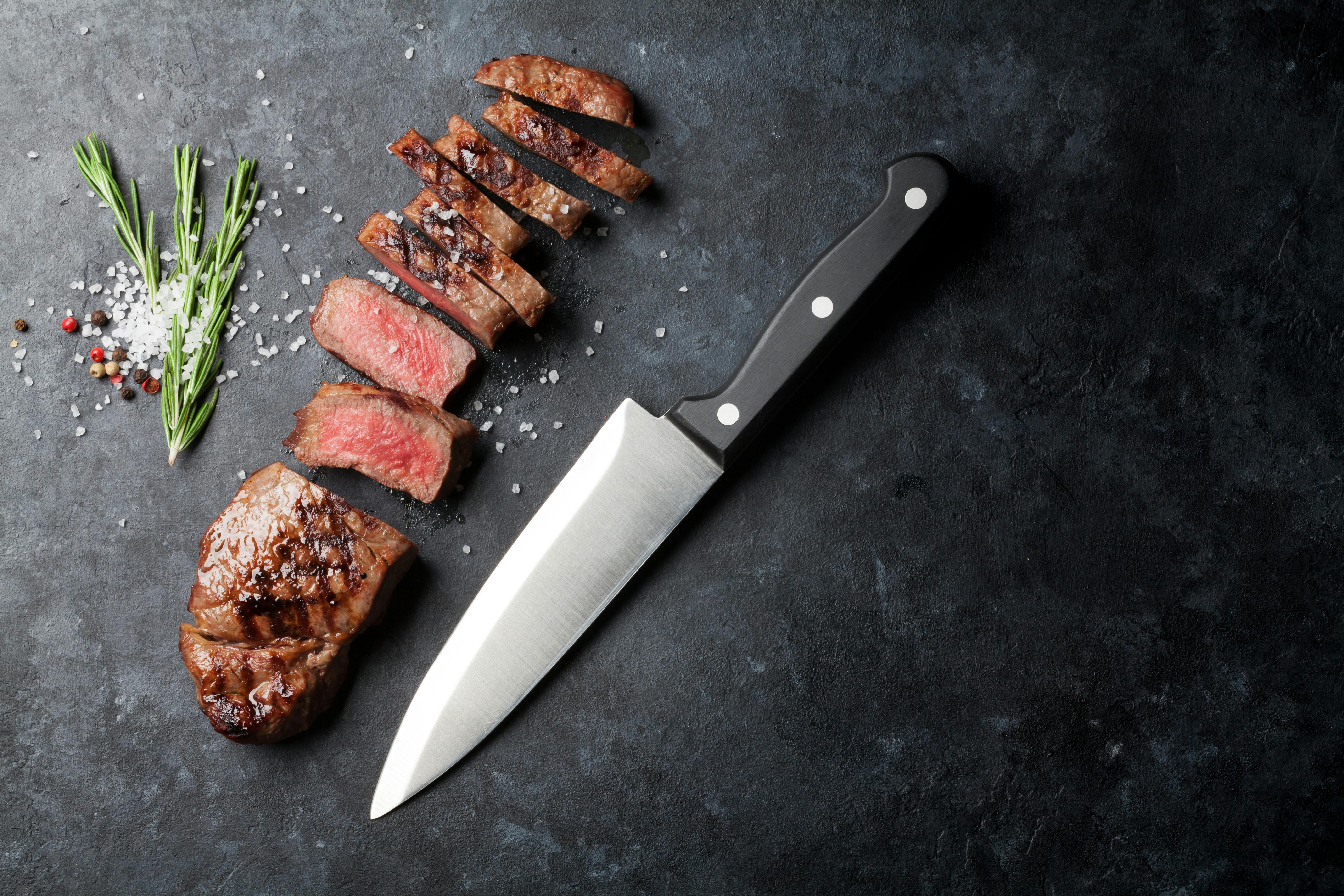 Top Characteristics when Choosing the Best Steak Knives