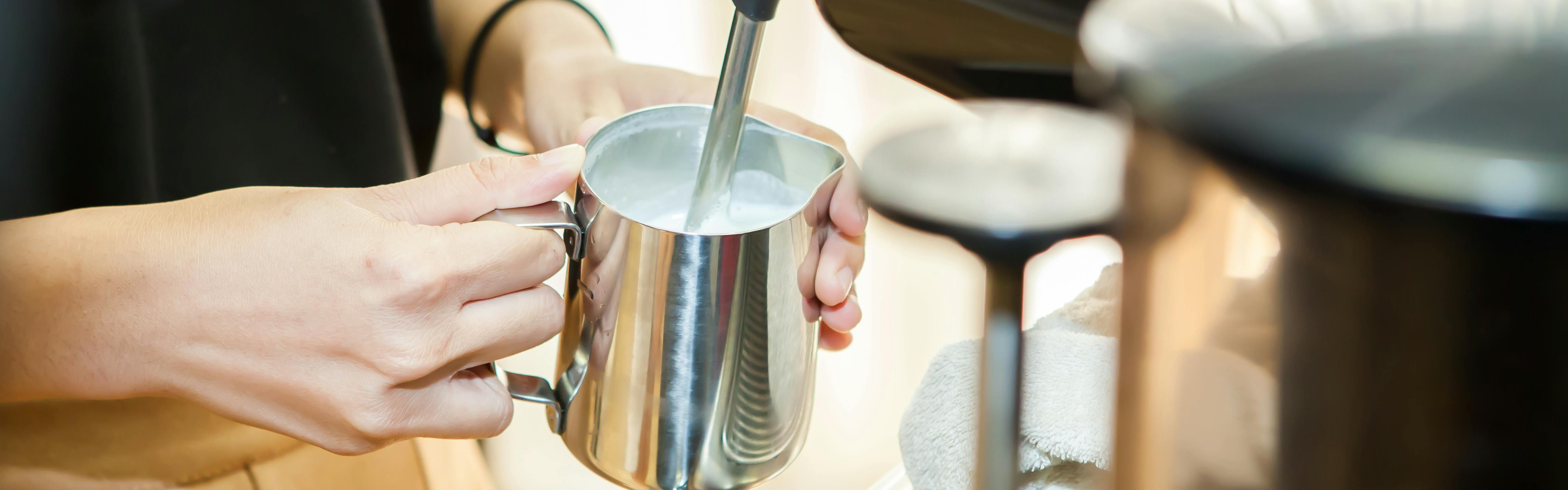 An Expert Guide to Espresso Machines with Built-in Milk Frothers