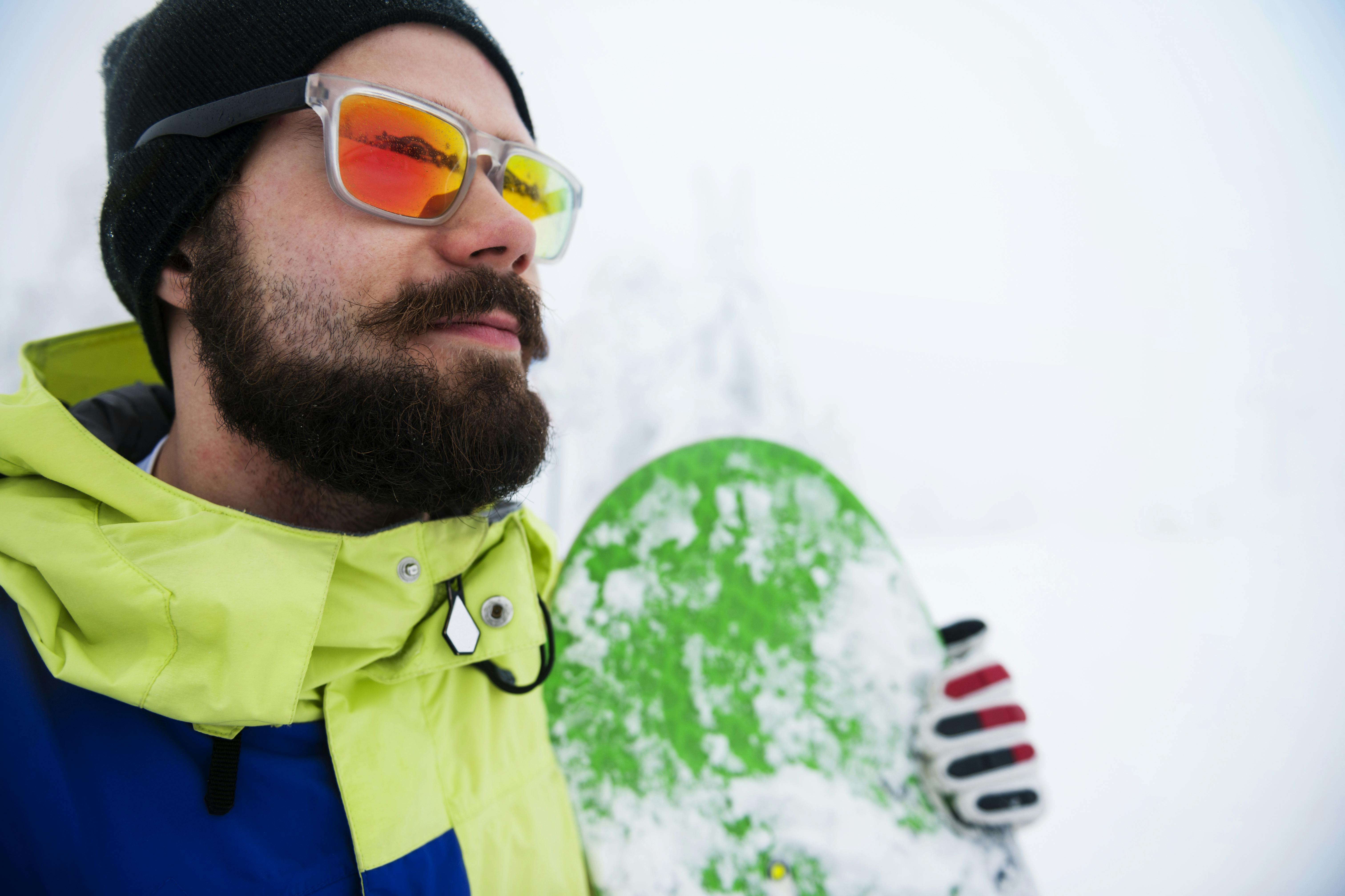 5 Reasons for wearing Glasses while Snowboarding