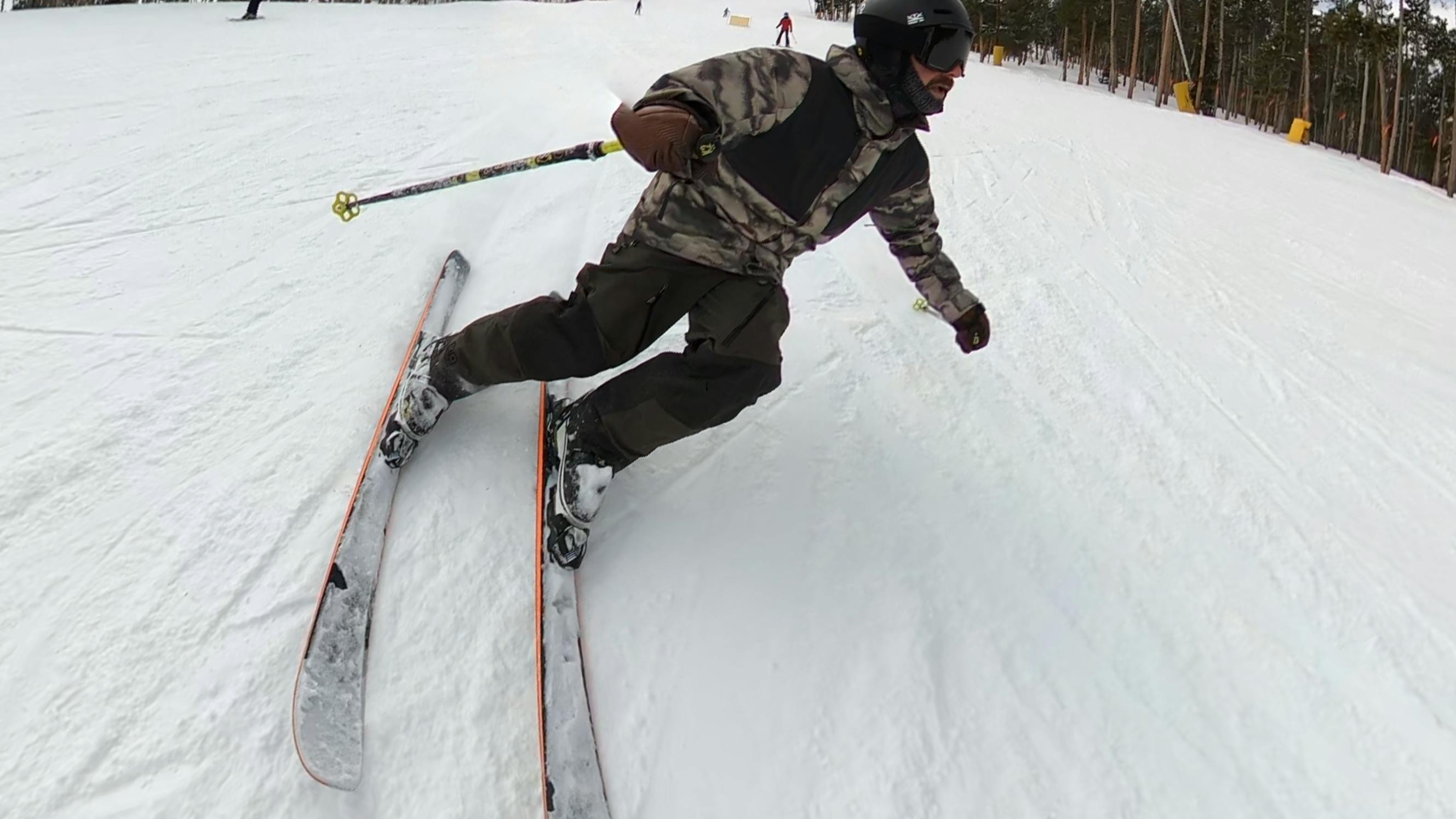 A skier on the Decathlon Rookie 90 Skis. 