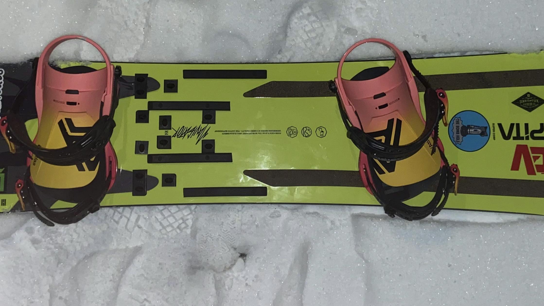 Top down view of the Union Atlas Snowboard Bindings · 2023 on a snowboard. 