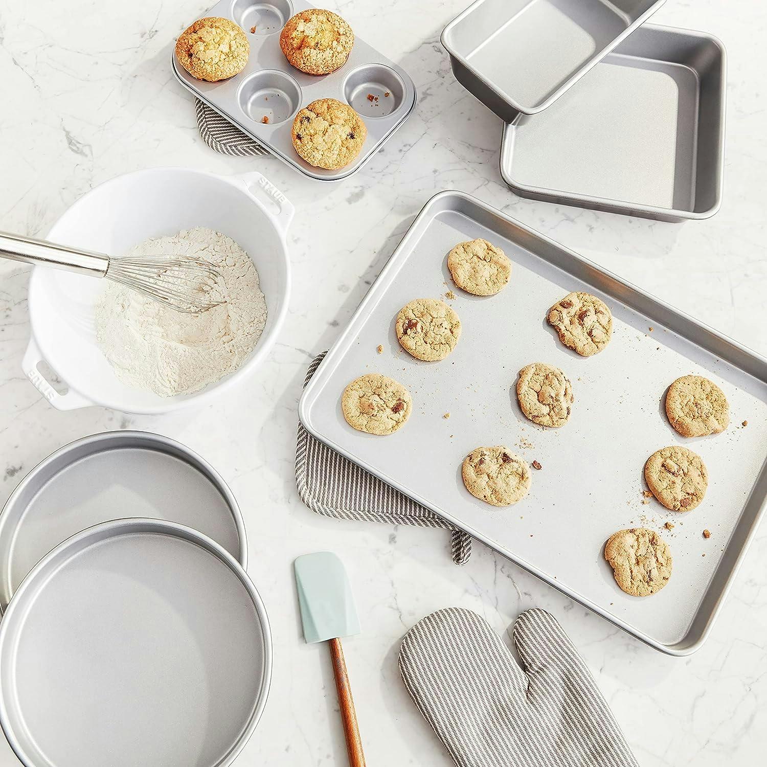 Cuisinart 6-Piece Bakeware Essentials Set, Silver