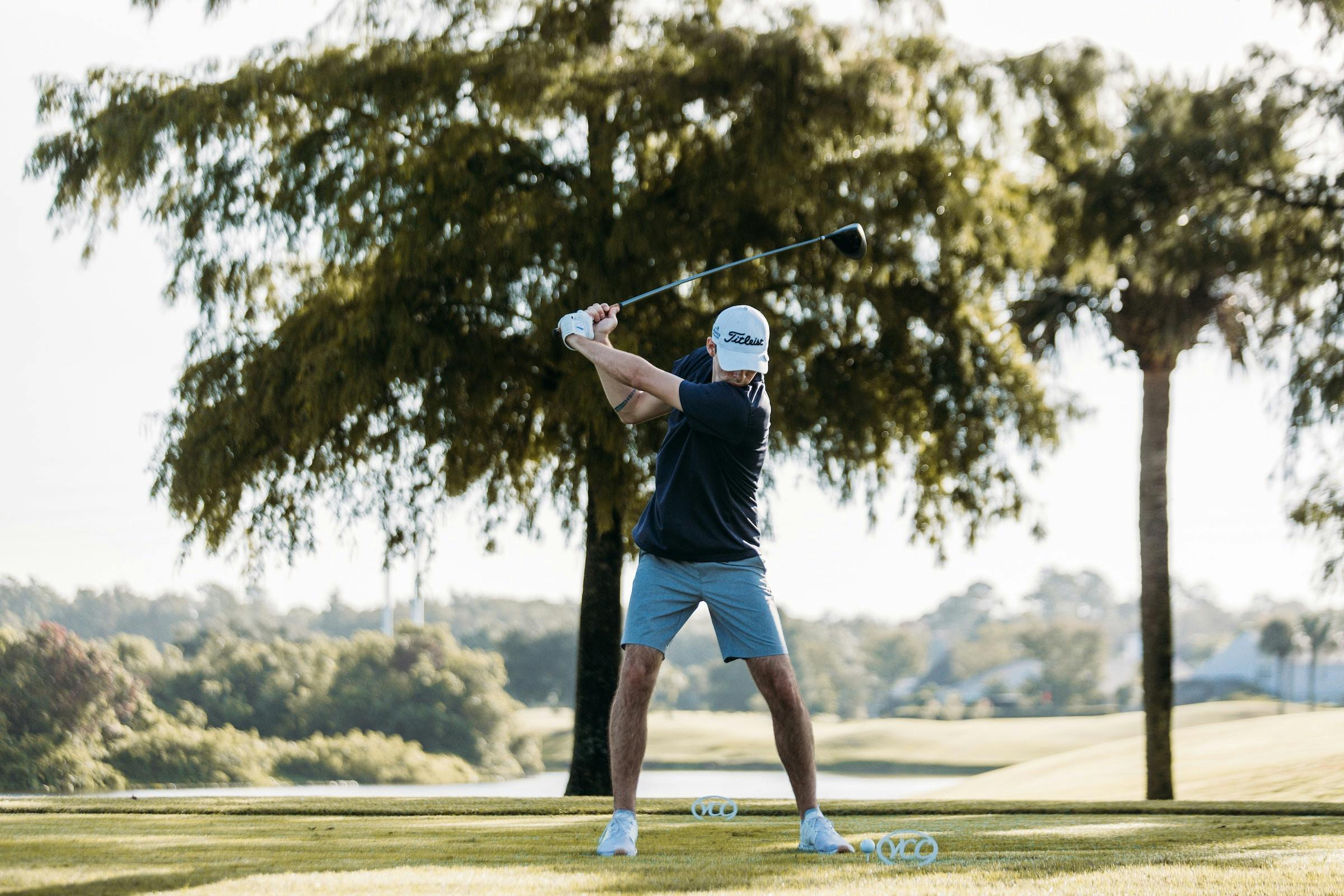 How to Swing a Golf Club | Curated.com